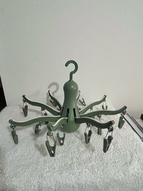 Pressa Olive Green Octopus Hanging Multi-Clip Drying Rack